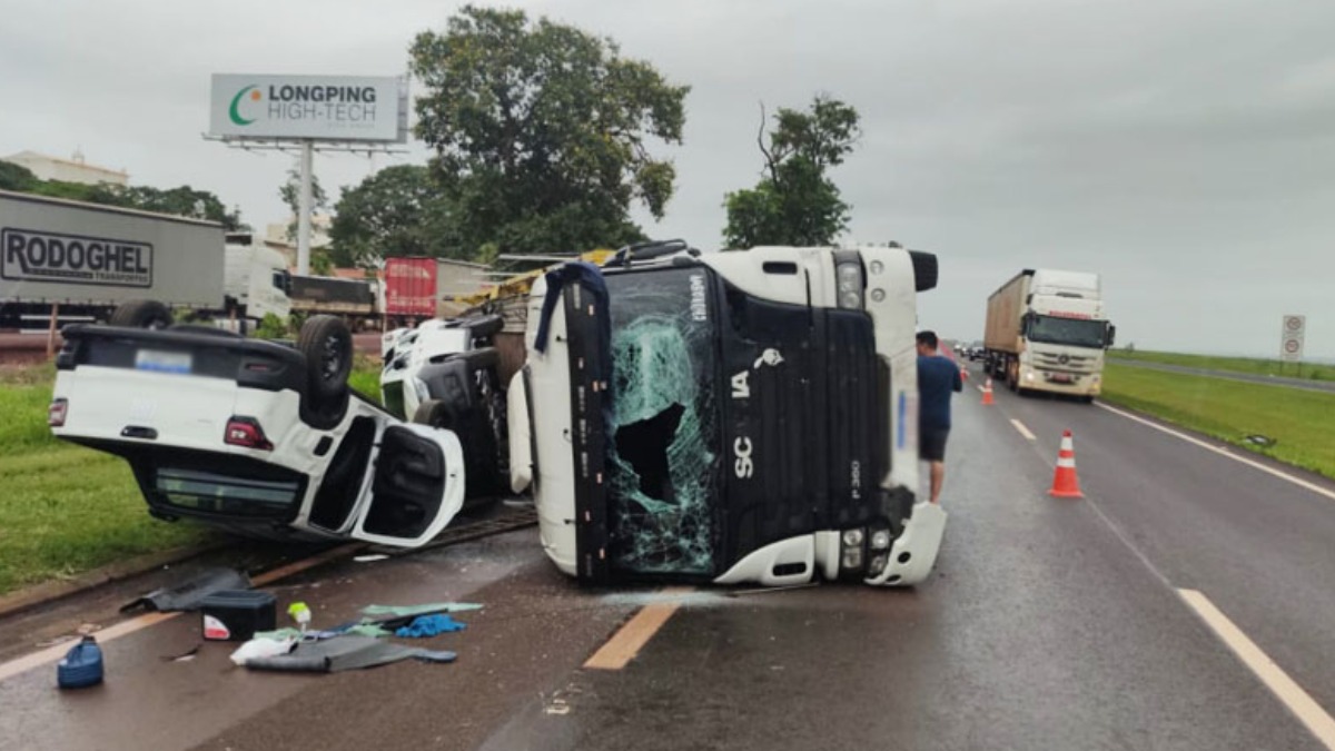 acidente caminhão-cegonha