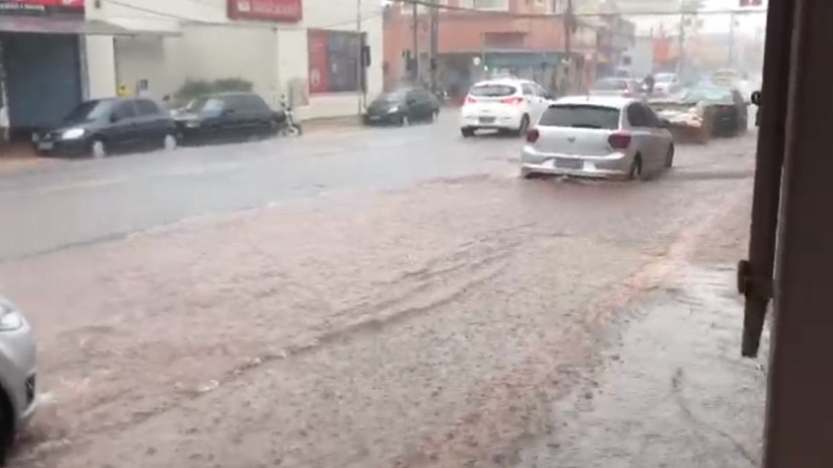 chuva avenida Adelmo Perdizza