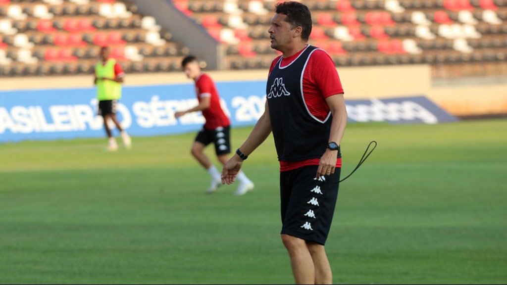 reforçar setor ofensivo