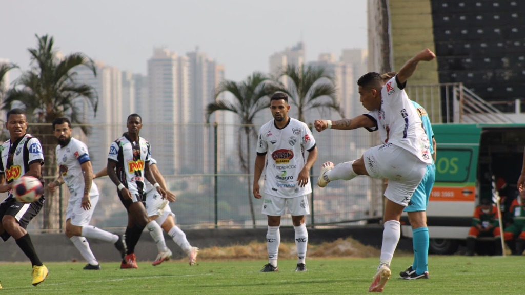jogadores defensivos