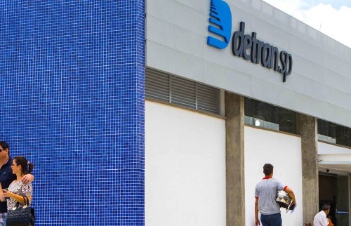 Detran atraso documentos transferência