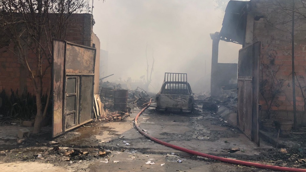 incêndio materiais recicláveis