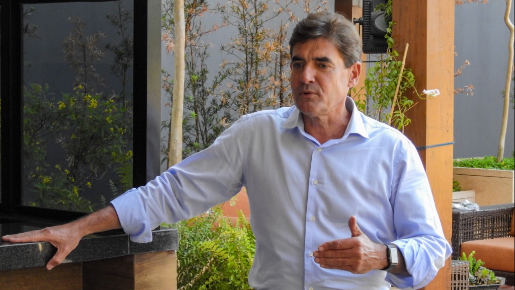 multa Twitter político