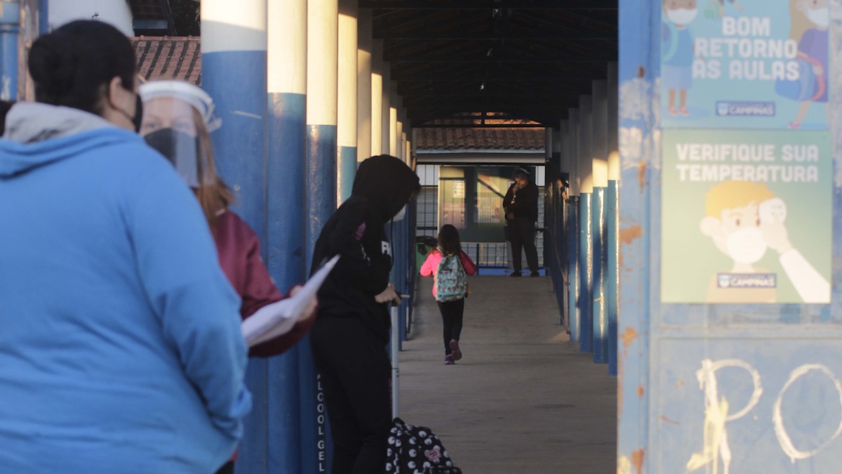 vacinação obrigatória escolas