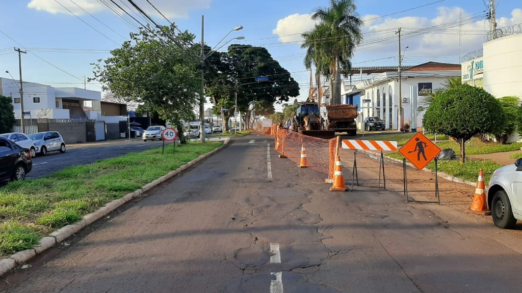 Interdição faixa rodagem