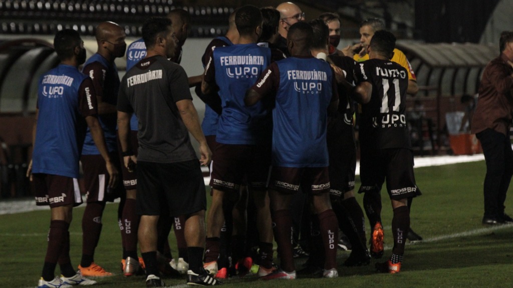 Ferroviária vence Bangu