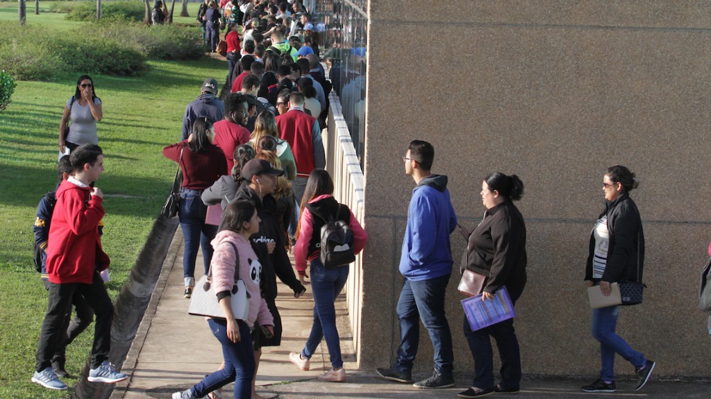 emprego sem oportunidades