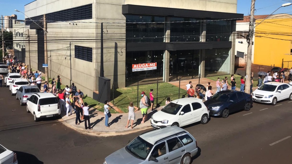 fila da vacinação