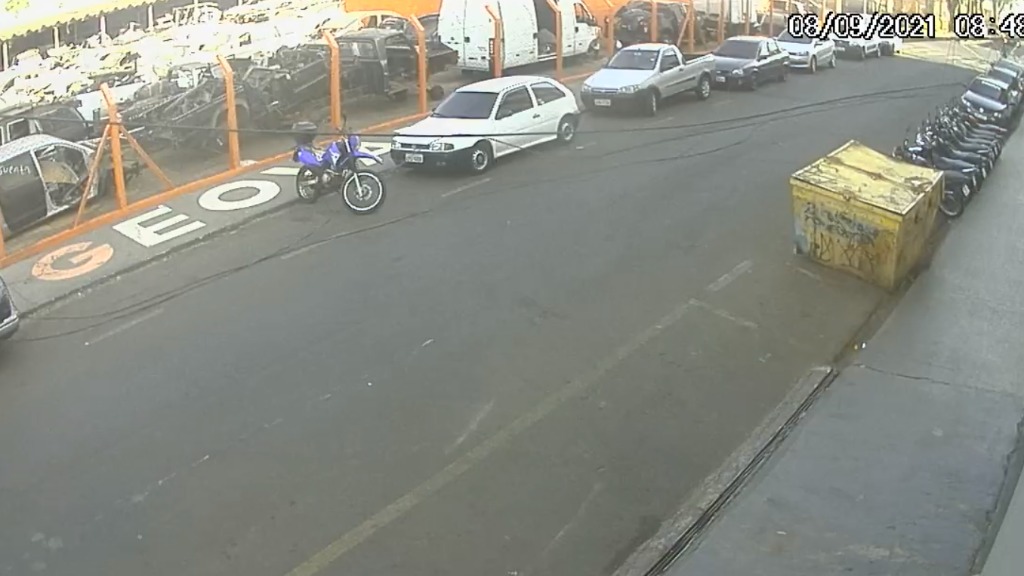 fios soltos nas ruas