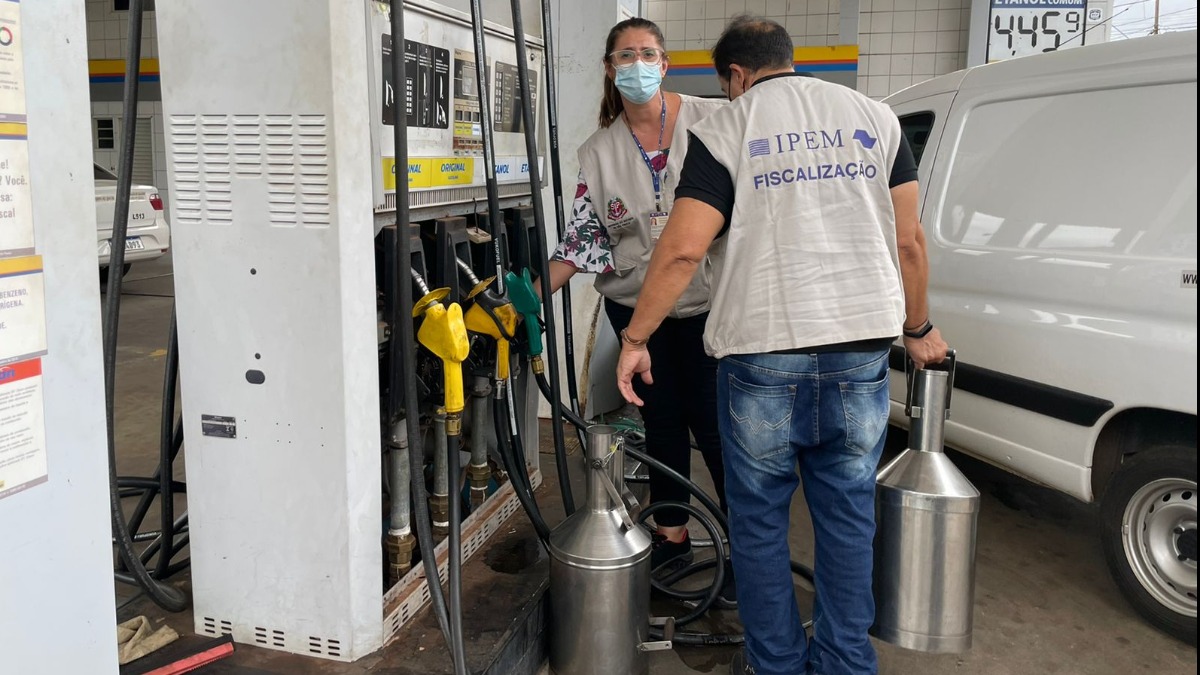 posto de combustíveis lacrado