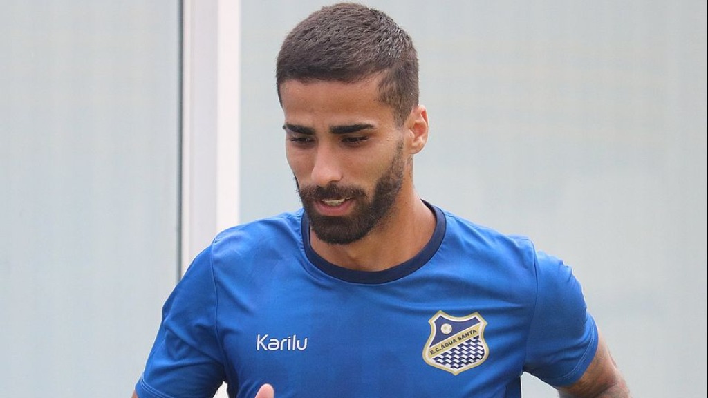 contrata atacante Água Santa