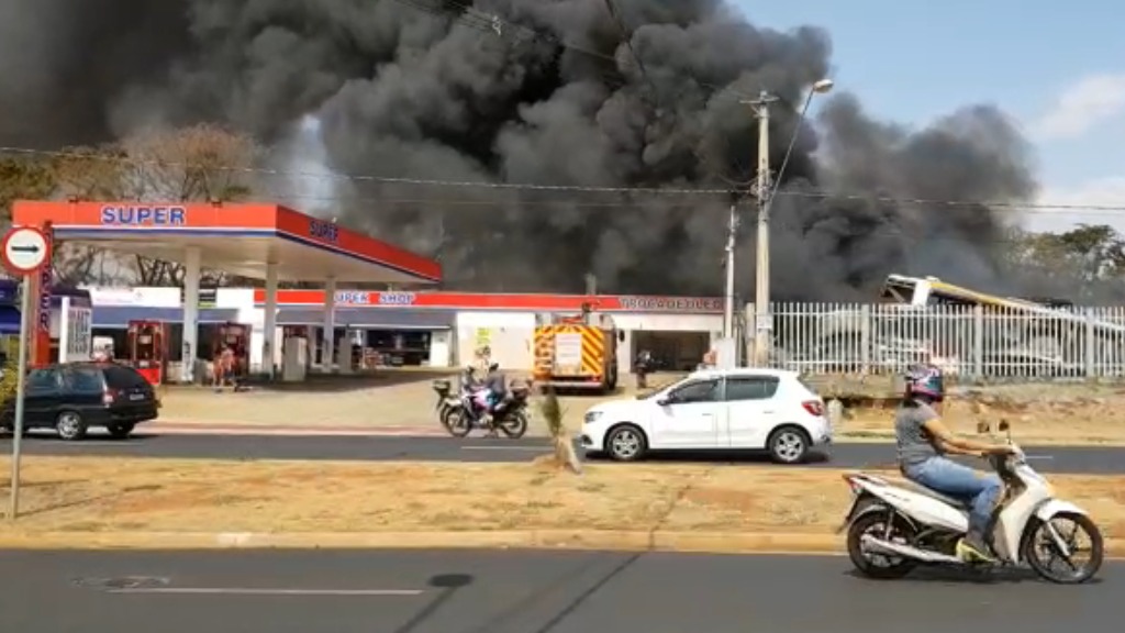 incêndio garagem ônibus