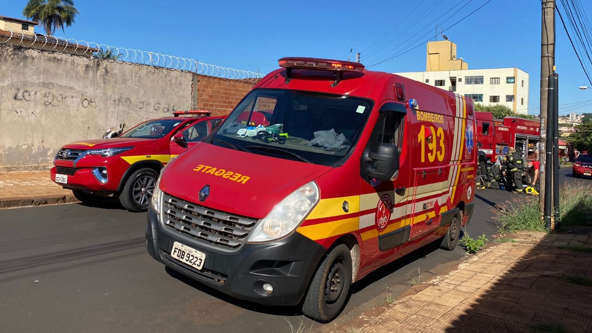 incêndio em residência abandonada
