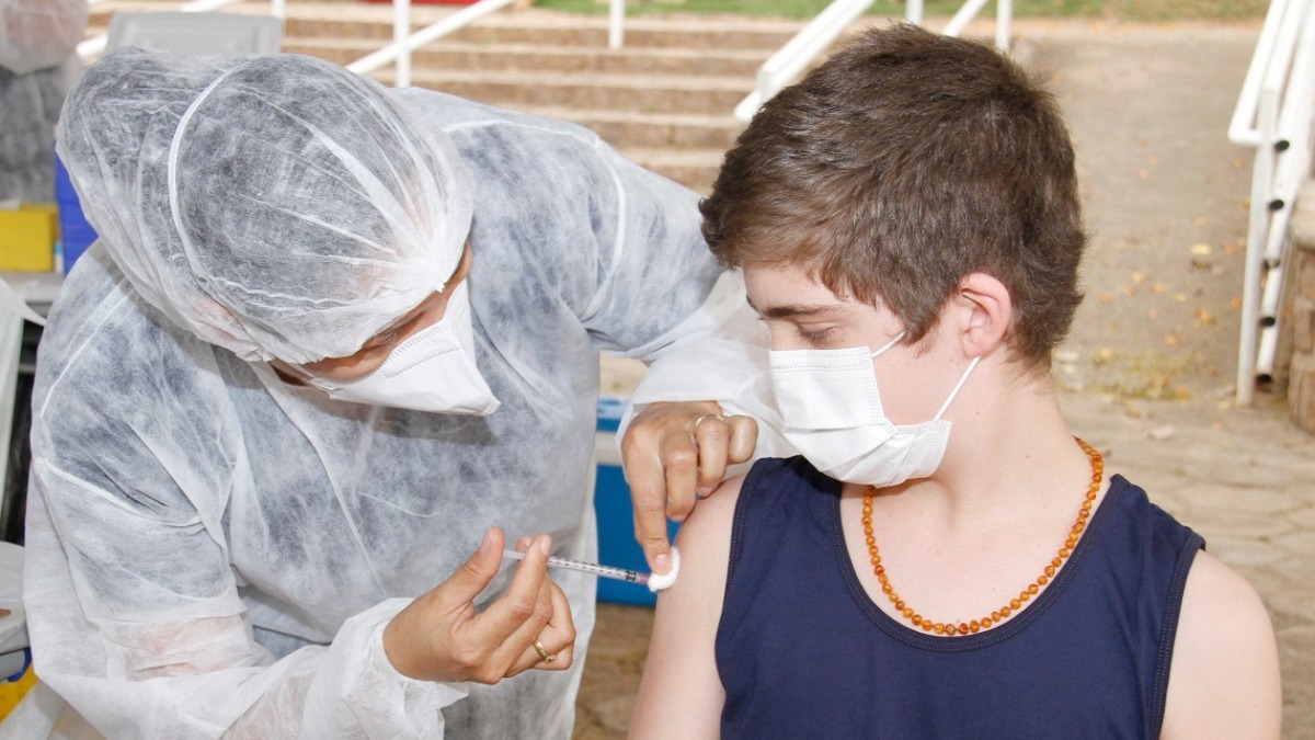 vacinação jovens 12 a 17 anos