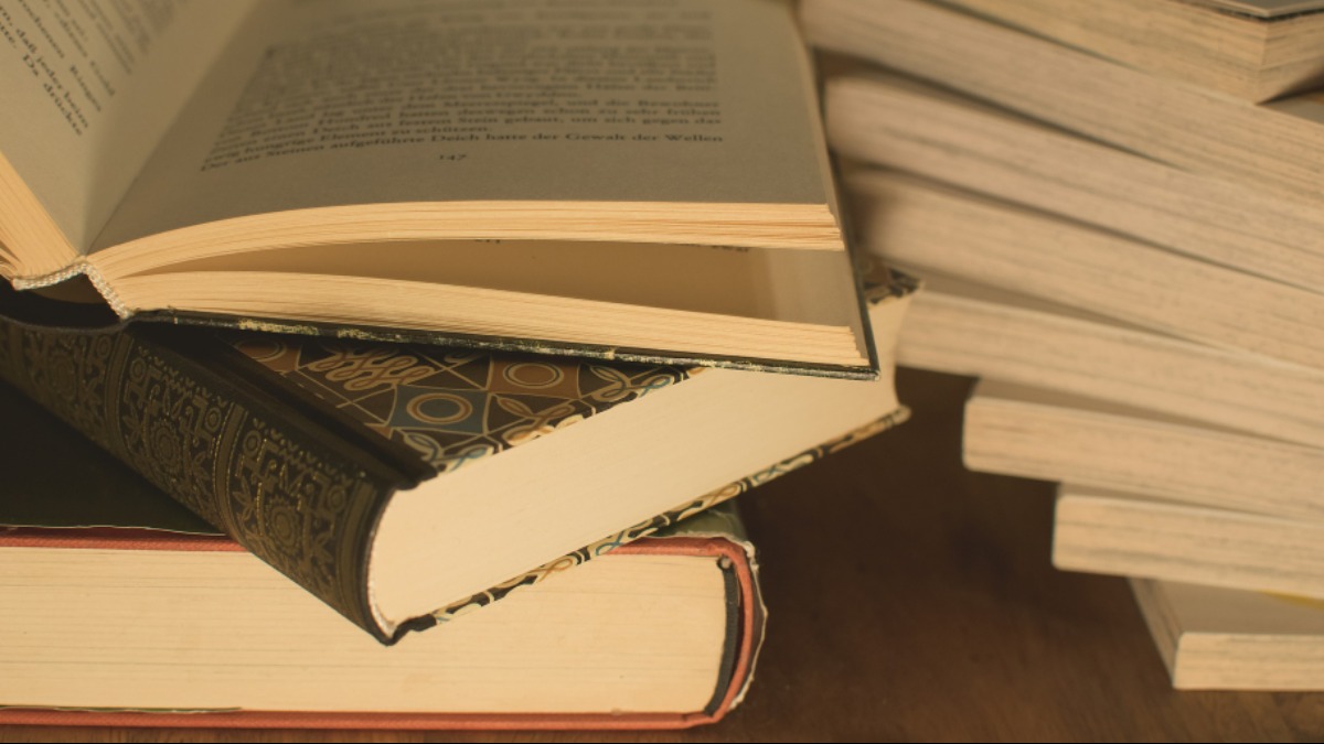 região pelas páginas de um livro