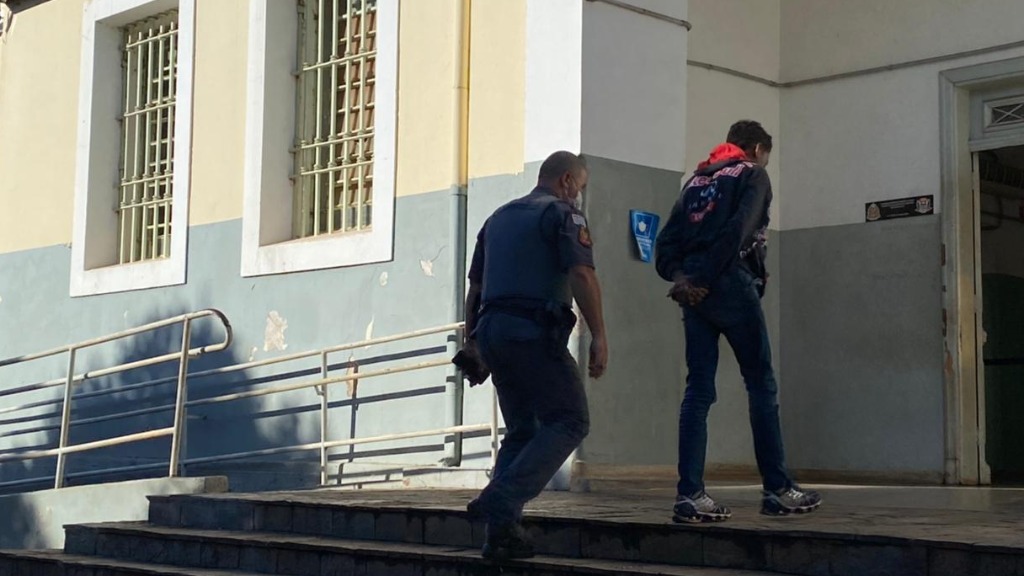 menores detidos carro loja