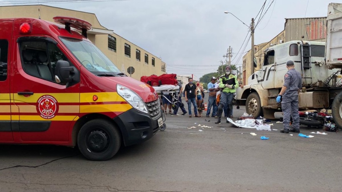 tráfego veículos carga