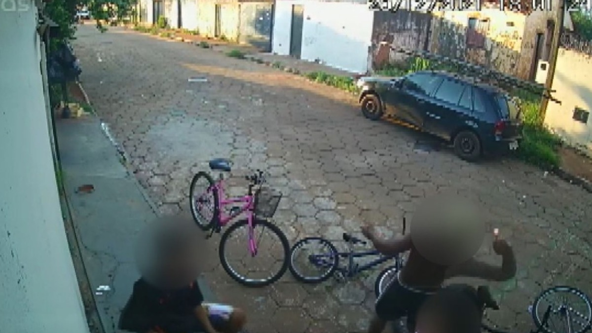 Adolescente atirou bomba