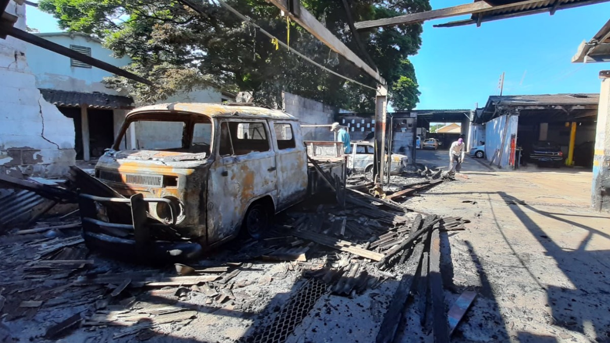 incêndio carros antigos