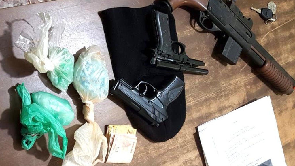 Apreensão de drogas e armas