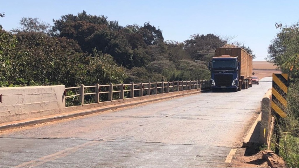 Ponte interditada Altinópolis