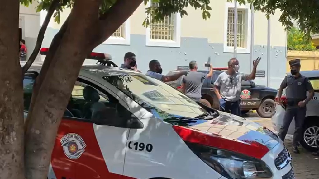 protesto comerciantes delegacia