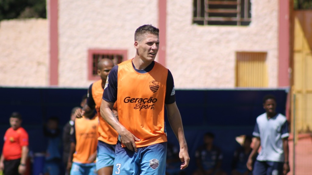 contratação volante futebol