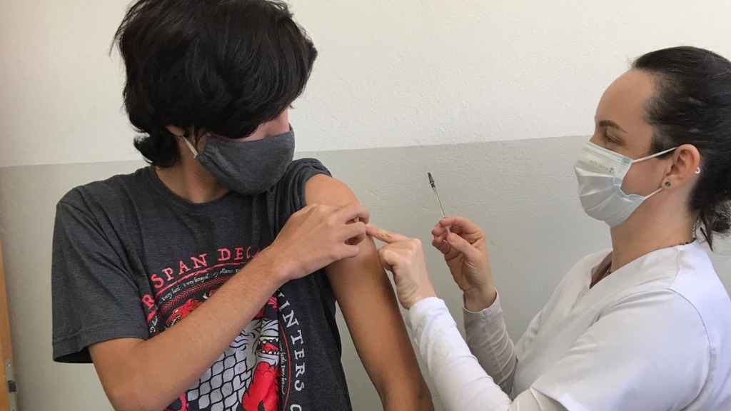 vacinação de adolescentes