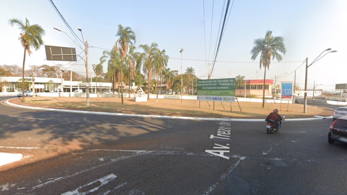 interditar rotatória Praça da Bíblia