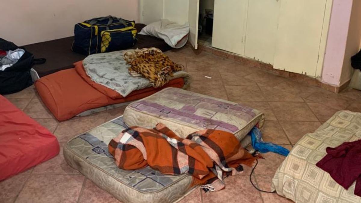 condições precárias alojamento