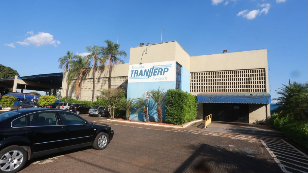 atraso salários funcionários