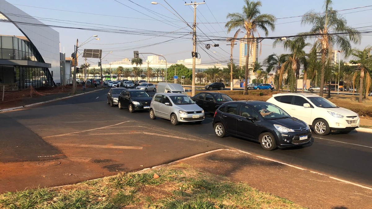 Trânsito Avenidas Presidente Vargas e Adolfo Bianco Molina