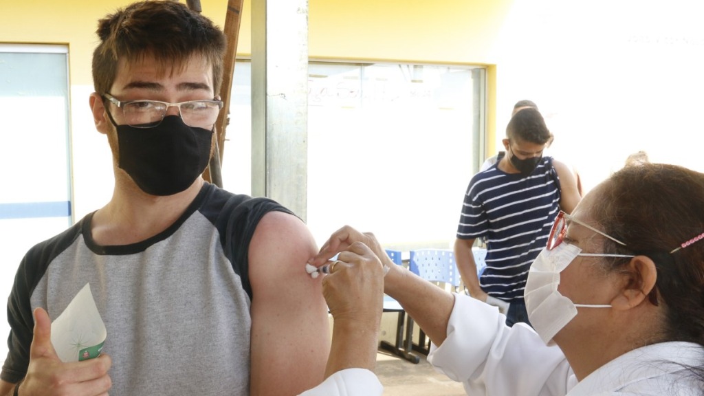 vacinação covid adolescentes