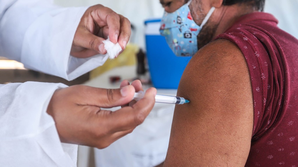 Vacinação retomada economia