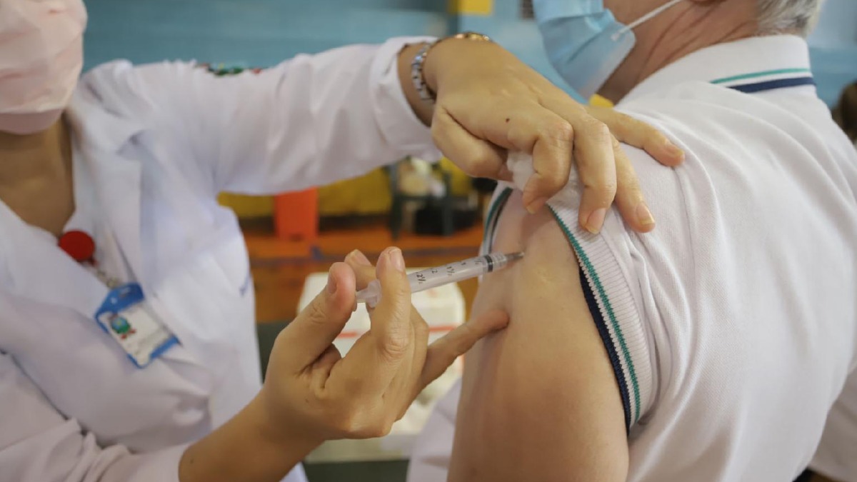 vacina reforço idosos