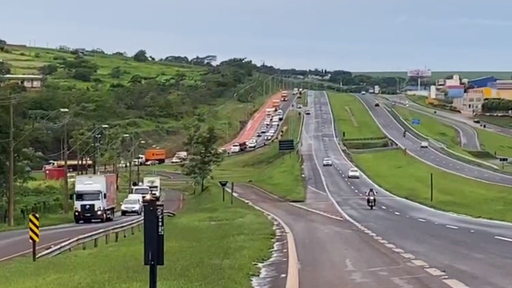 acidente caminhão legumes