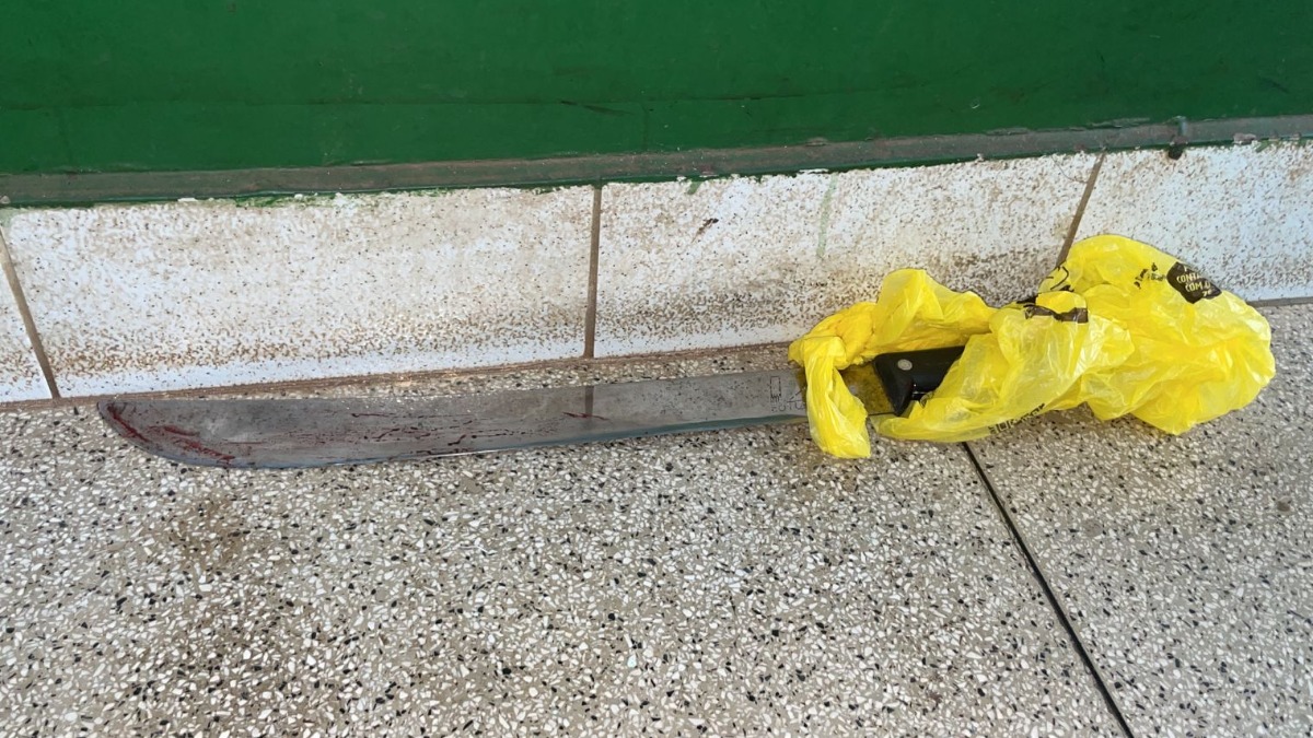 agressão com facão