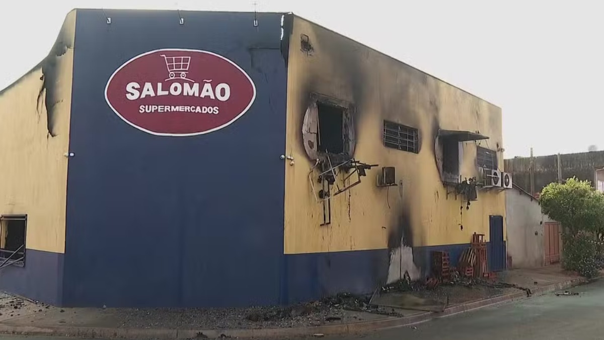 Supermercado fogo criminoso
