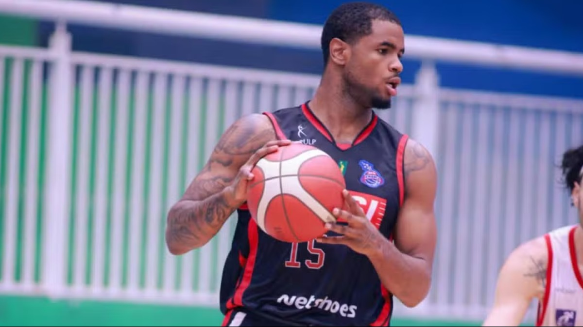 Franca vence Pato Basquete