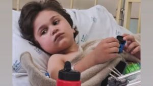 Menino que caiu do 10º andar de prédio, em Ribeirão Preto, tem alta do CTI e se recupera em quarto, diz família