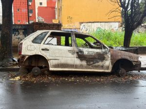 Carro abandonado