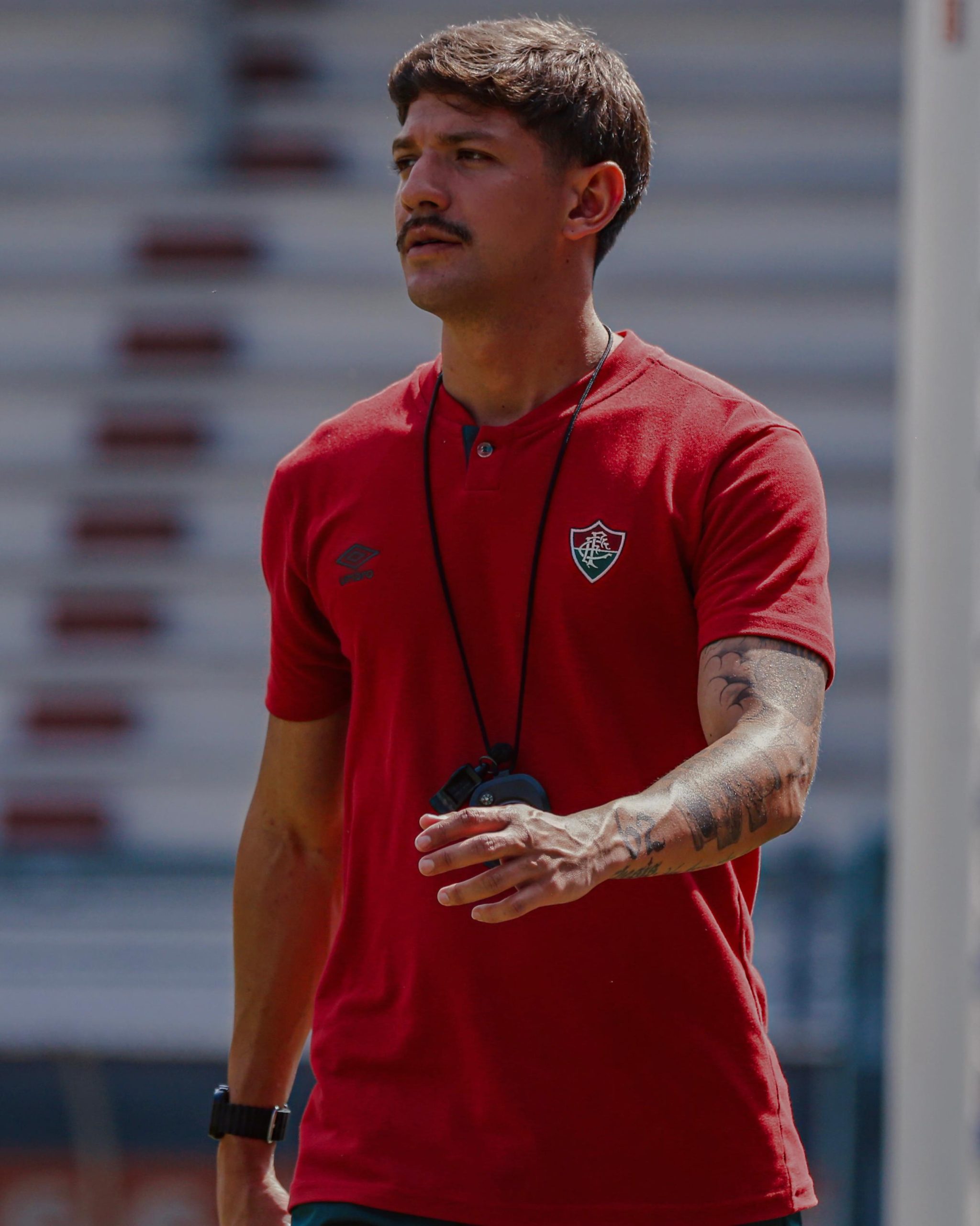 Na preparação física, na formação se desenvolve e constrói, enquanto no profissional se otimiza e sustenta