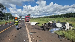 Acidente entre carro e caminhão deixa um morto e dois feridos na região de Franca (SP) - Kaique Castro/EPTV