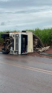 Batida entre carro e caminhão deixa mulher ferida em vicinal de Jardinópolis (SP) - Daniel Olinto/CBN Ribeirão
