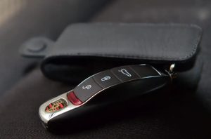 Segredos escondidos nos carros viram curiosidade na indústria automobilística